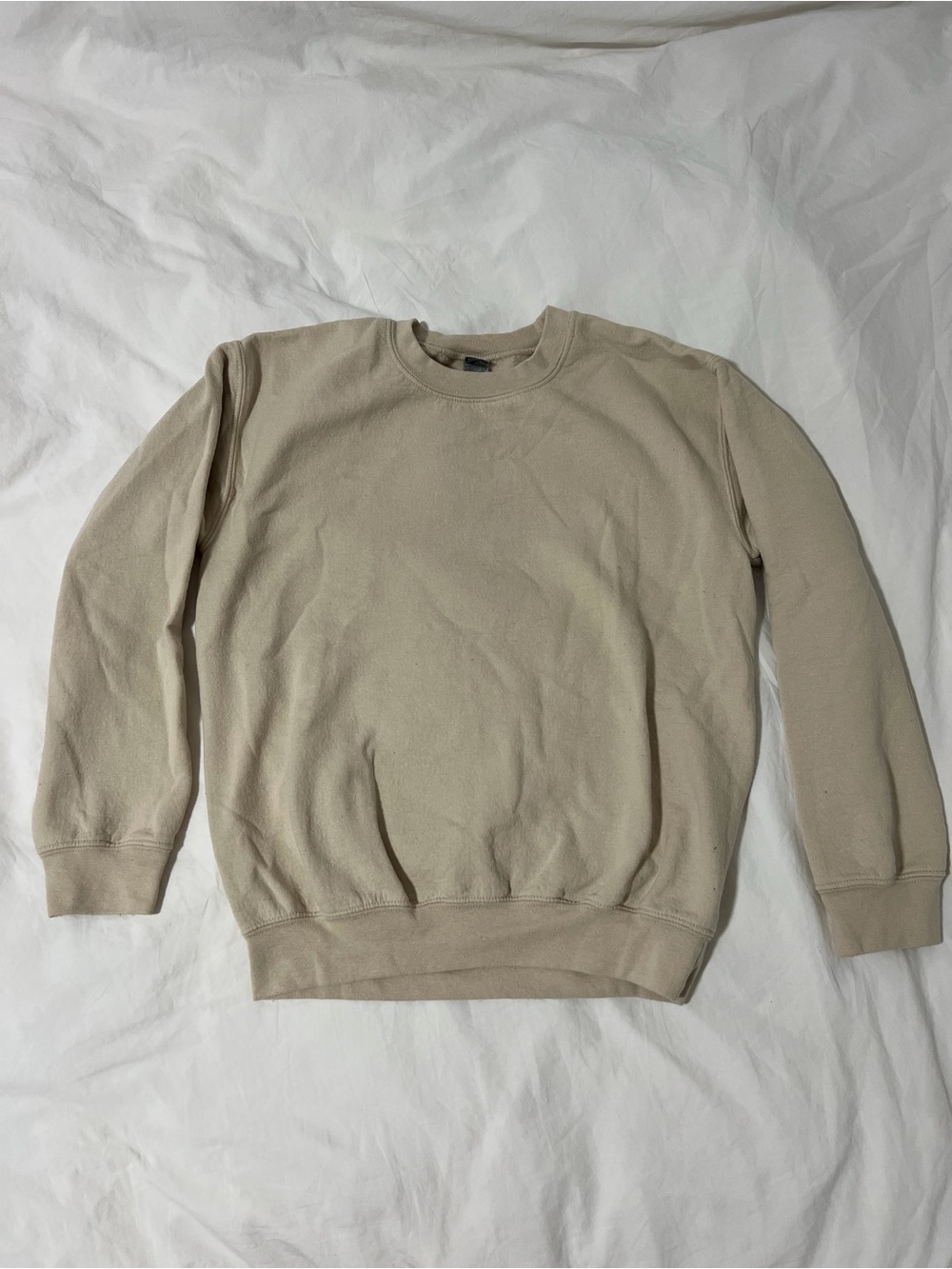 Gildan Women's Crewneck Sweatshirt in Light Beige